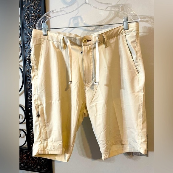 Trunks Men's 360 Utility Shorts 34 Active Sports Cream 5 Pocket Bermuda NWOT - Picture 1 of 11